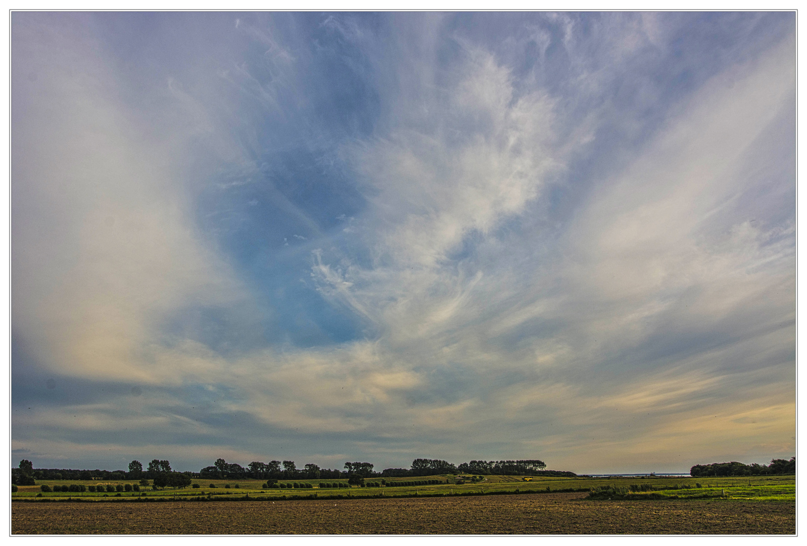 Und über uns der Himmel...