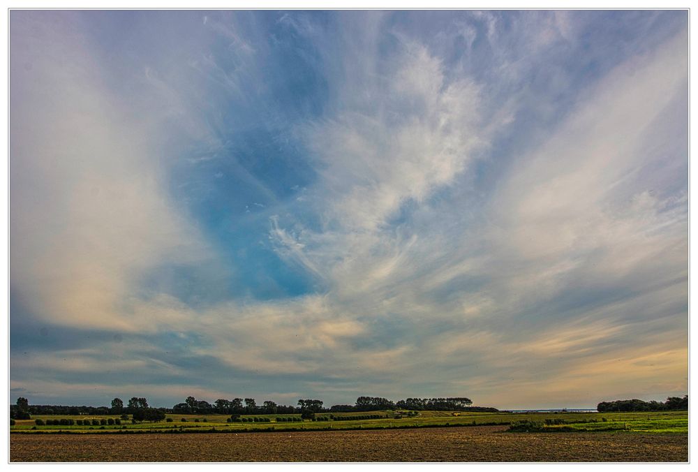 Und über uns der Himmel...