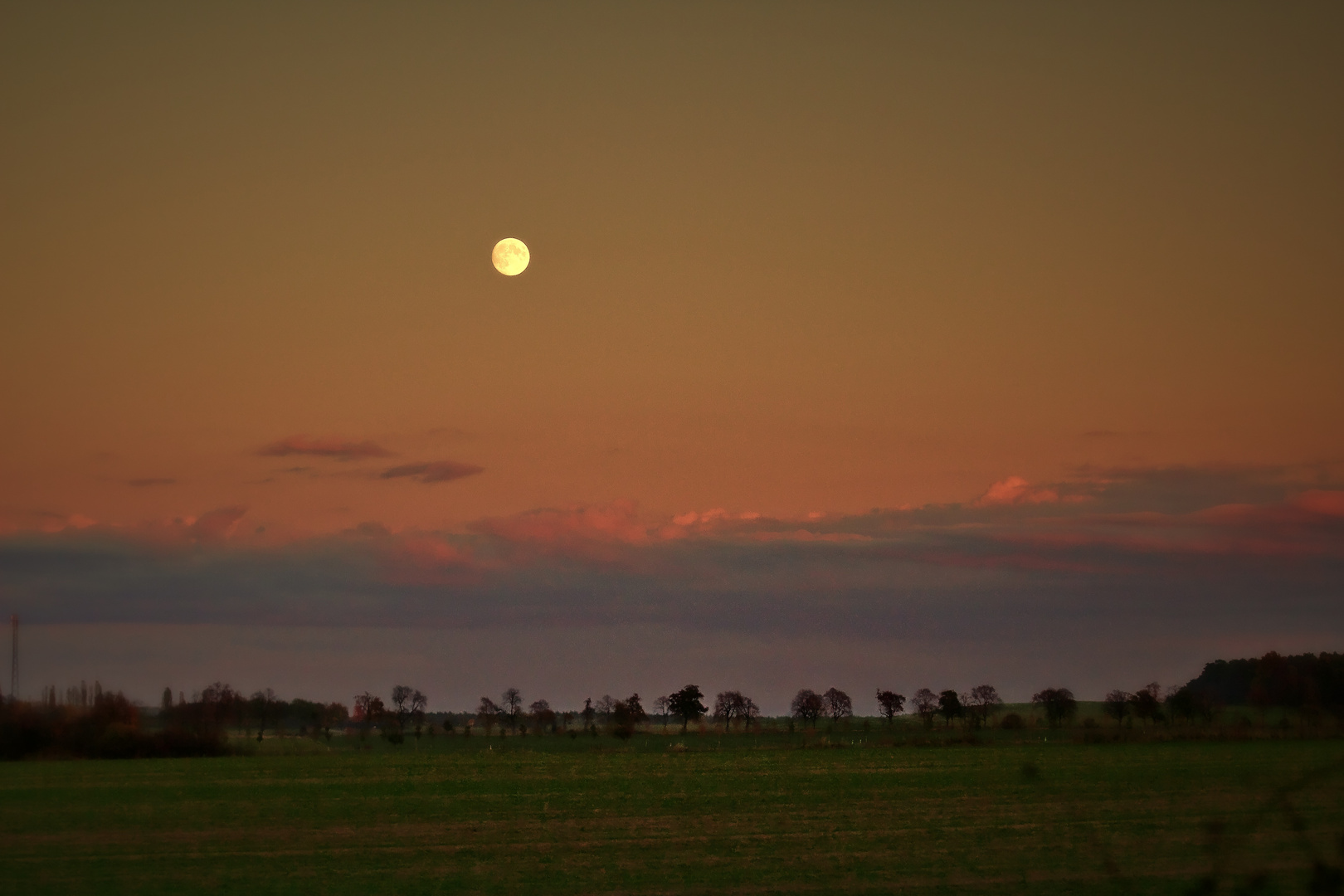 ...und über uns der Mond