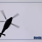 ...und über uns Wacht der Heli