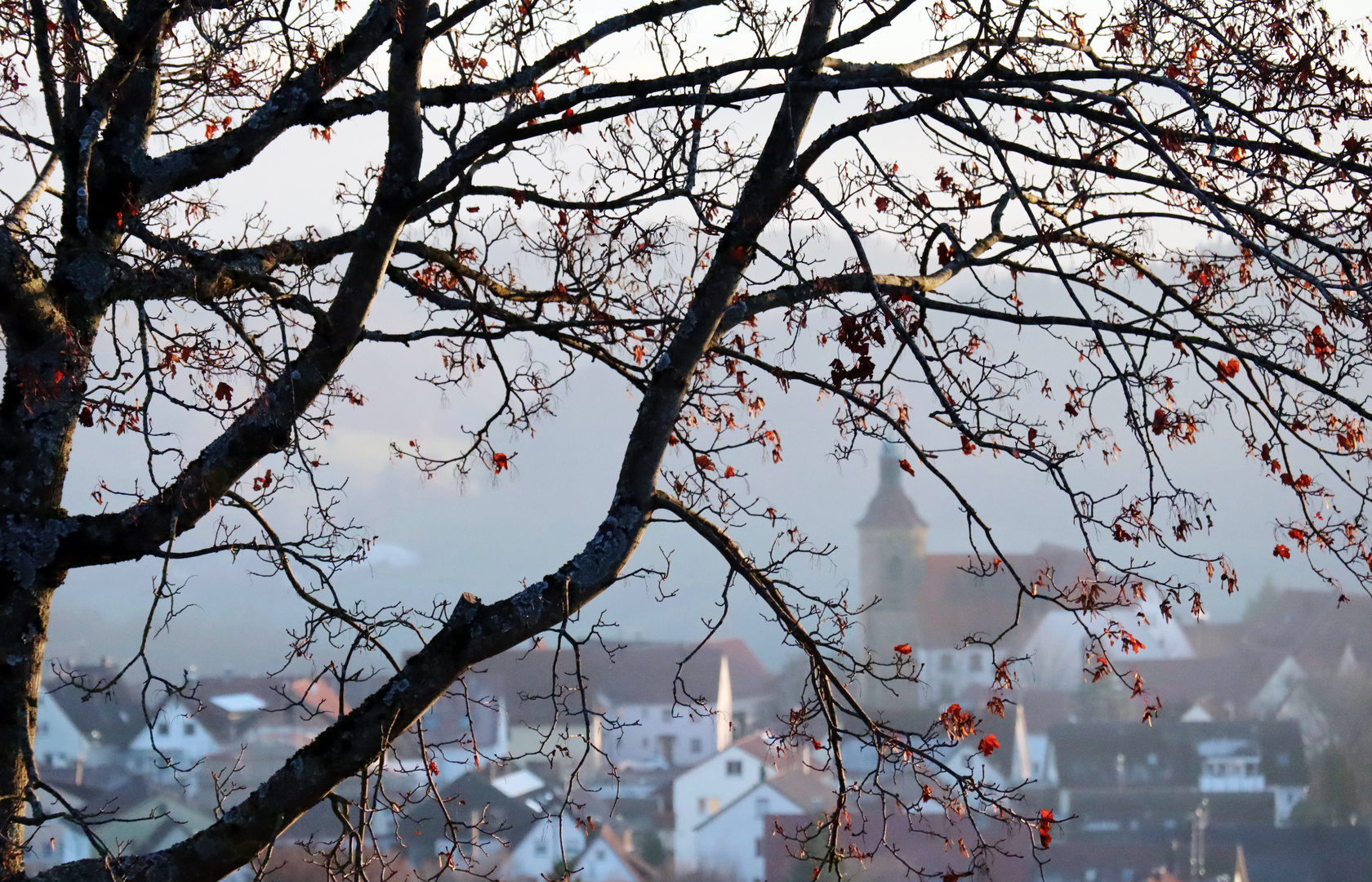 und unten das Dorf