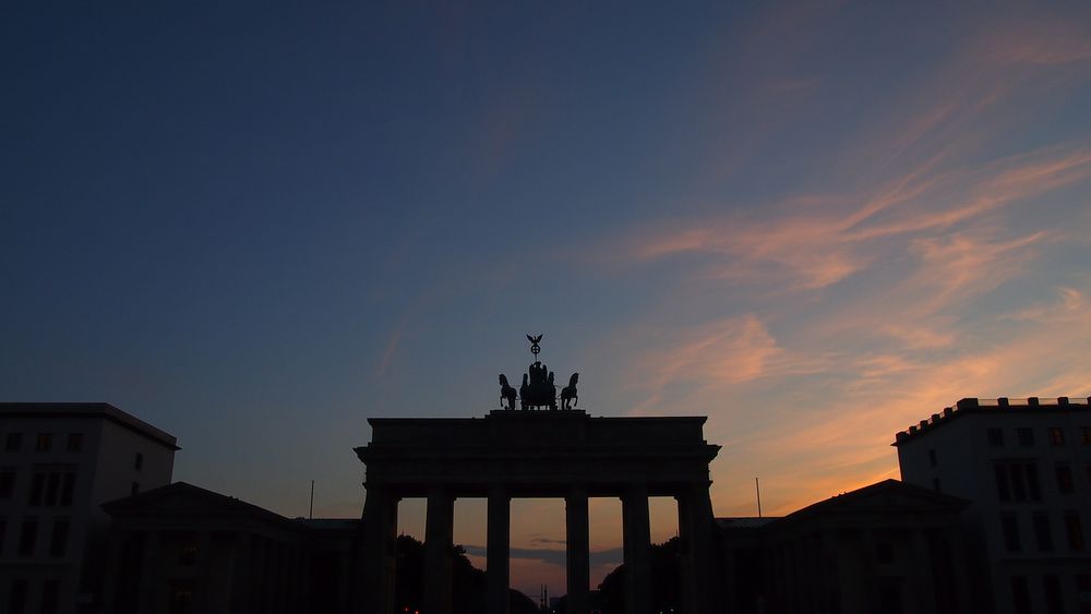 Und während ich durch die Straßen laufe, wird langsam blau zu schwarz