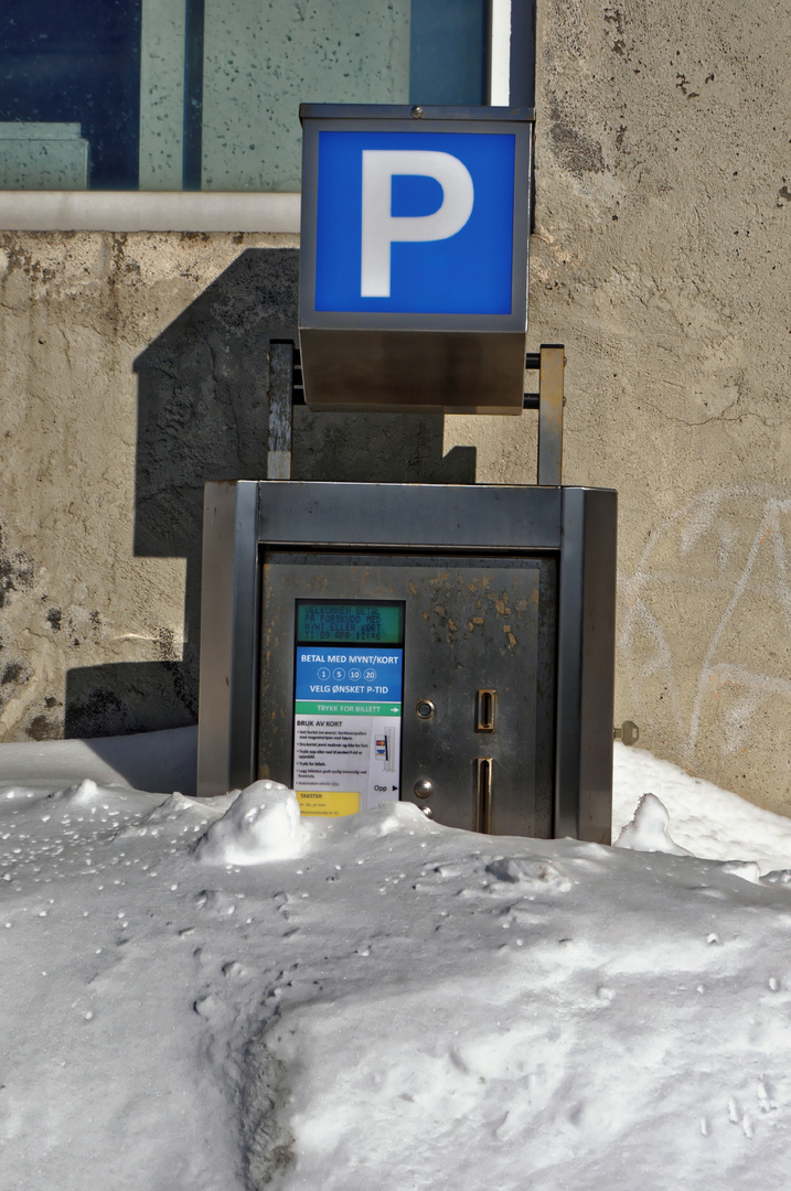 Und wie leert man jetzt die Parkuhr--oder das ist echter Winter!!