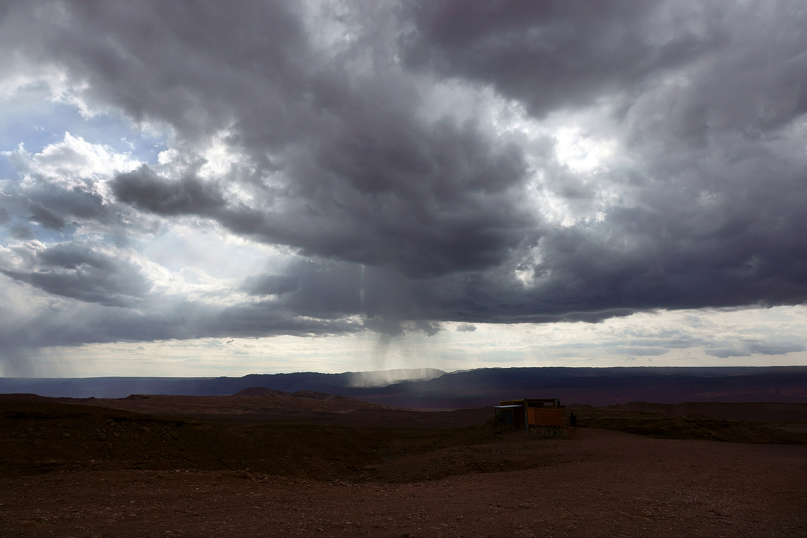 und wieder ein Gewitter in der Wüste, aber aus der Ferne ein tolles Erlebnis