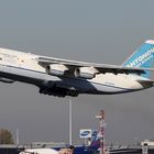 Und wieder eine Antonov 124!