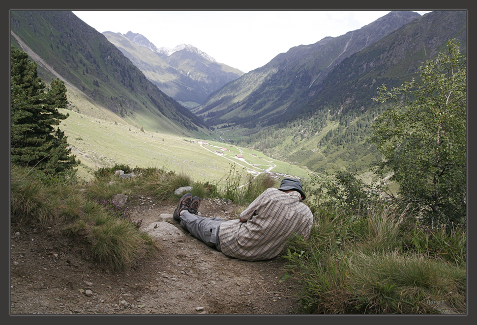 "und wieder liegt einer rum" - Es ist übrigens ein Fotograf!