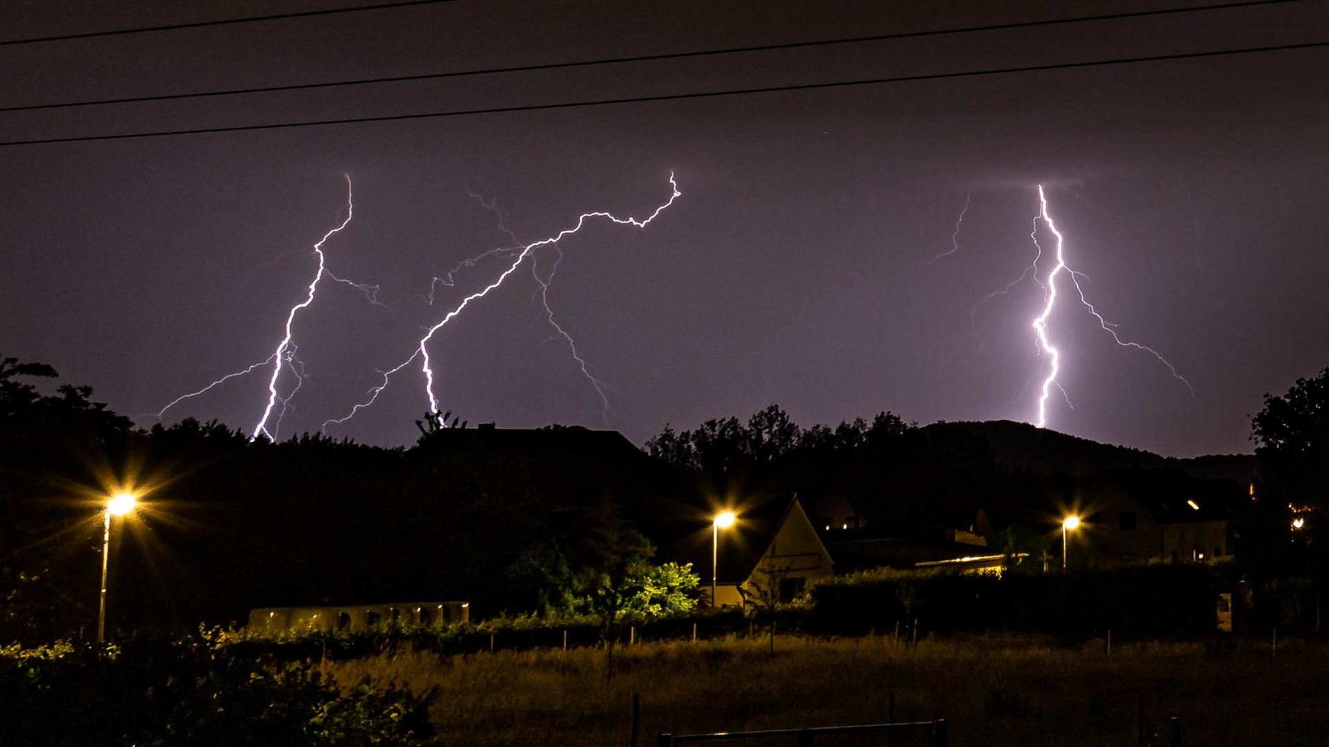 und wieder ziehen Gewitter auf