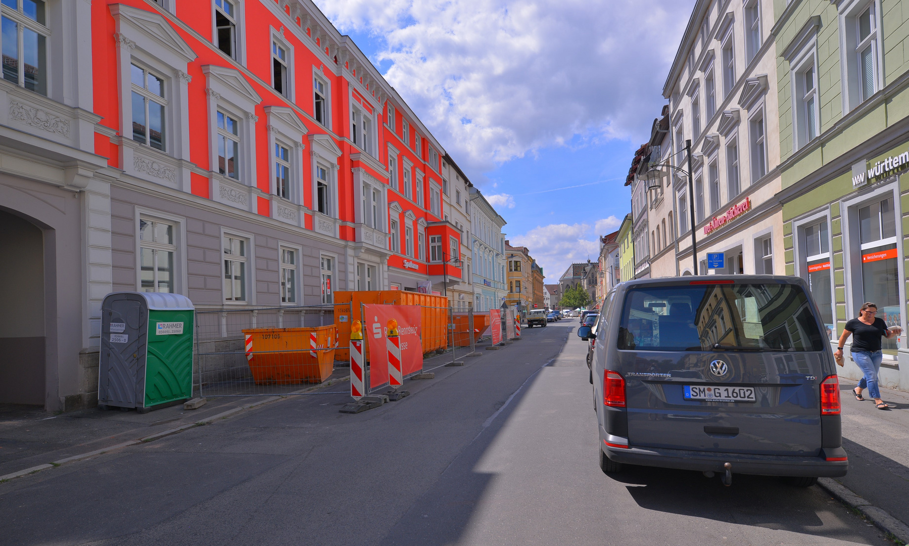 und zum Schluß für heute noch das schöne rote Haus