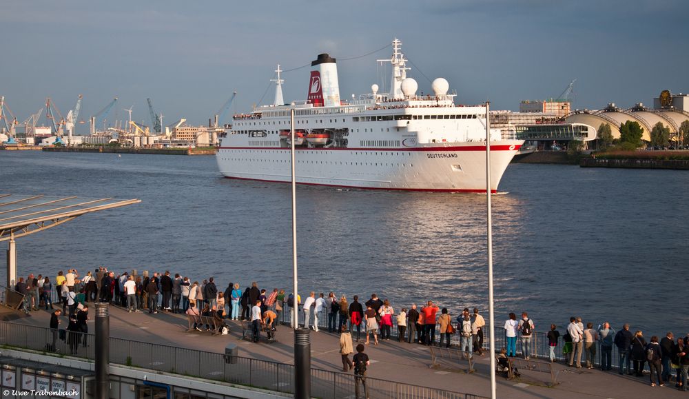 ... und zum Start ins Wochenende "Das Traumschiff" (1)