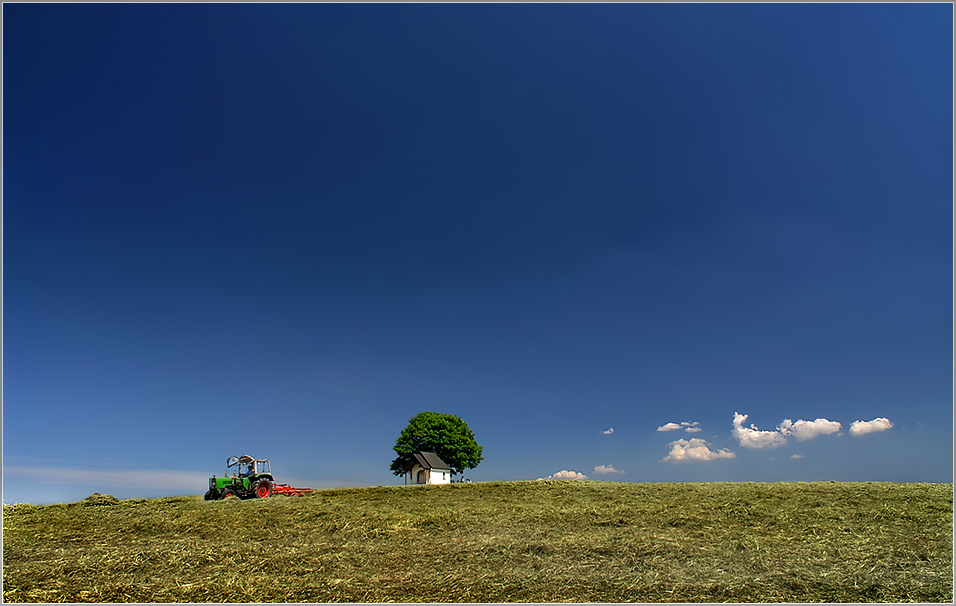 « Under the big blue sky... »