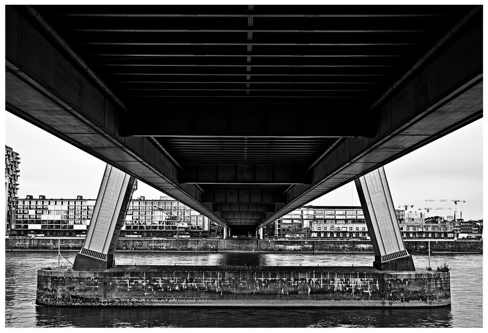 Under the bridge.. by VivaLaFu 