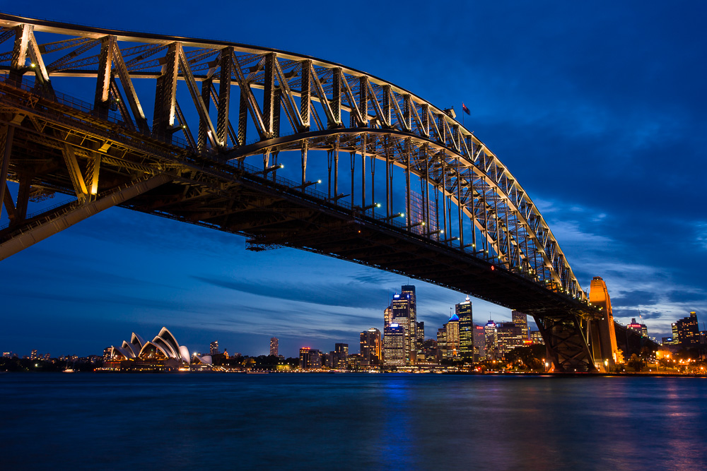 Under the Bridge von Dirk Hondelmann 