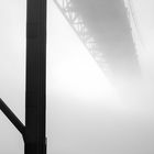 Under the bridge - Lissabon im Nebel