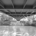 Under the bridge schwarz-weiss