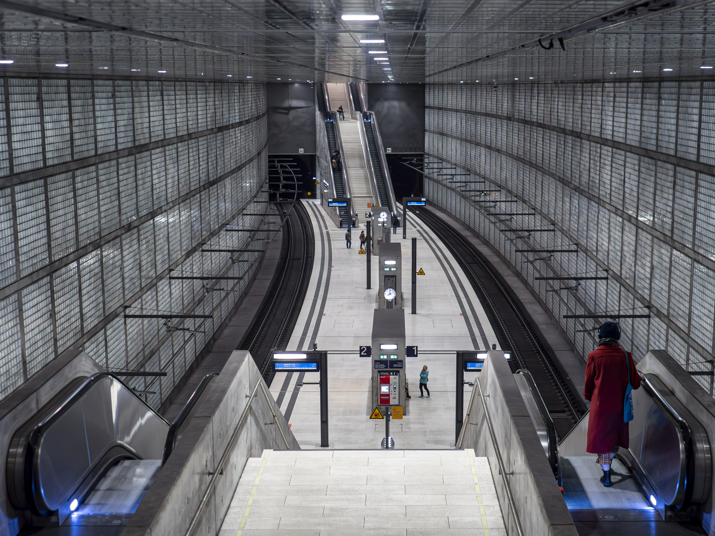 Underground Foto & Bild | architektur, streetfotografie mit menschen ...