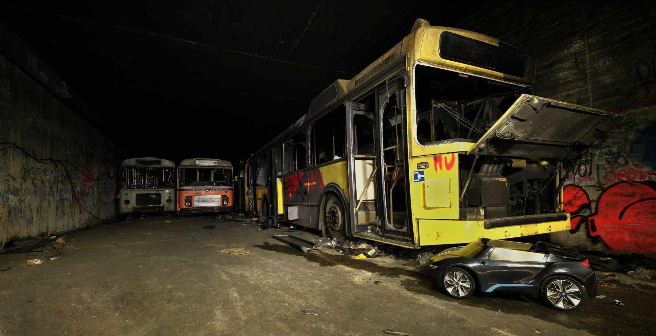 ,, Underground Bus Station ,,