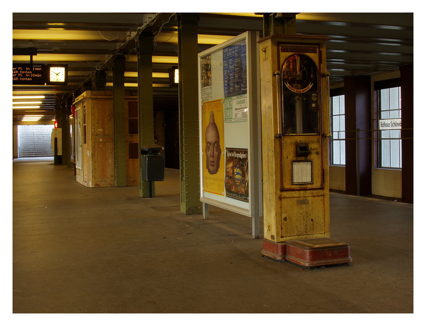 Underground station Rathaus Schöneberg