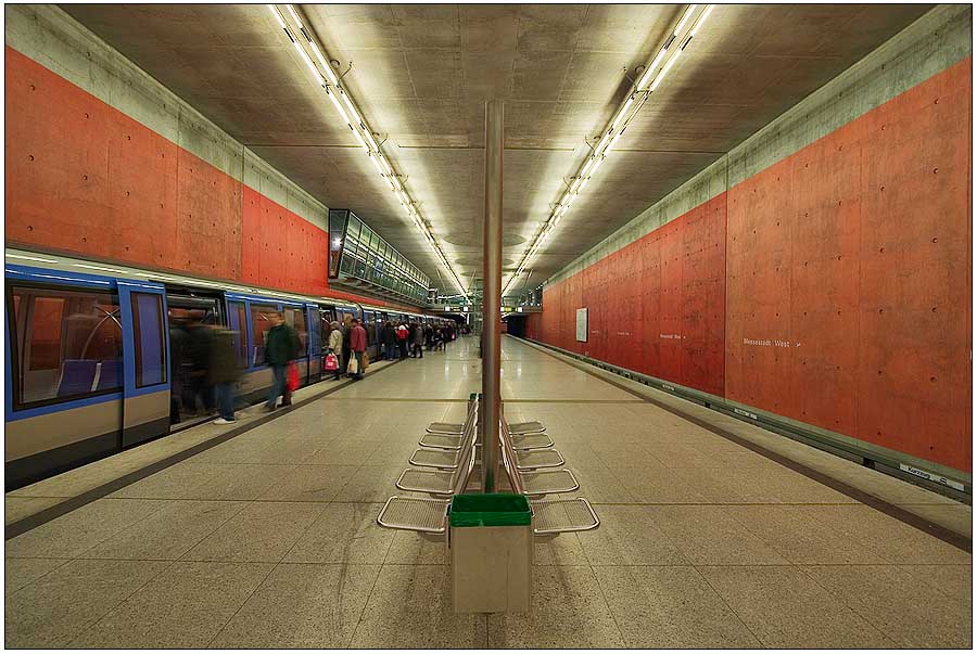 Undergroundstation MESSESTADT WEST [3]