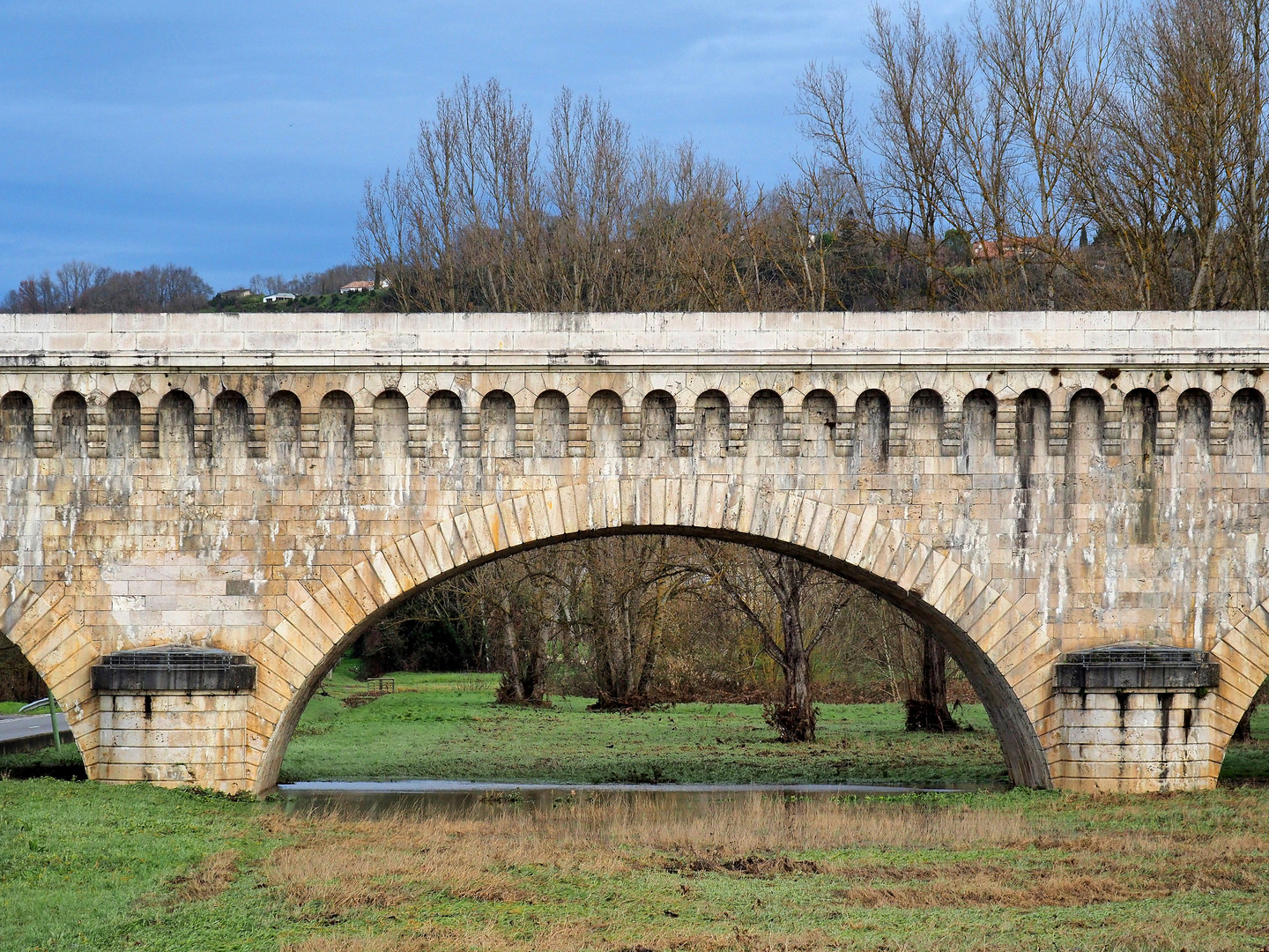 Une arche du Pont-Canal d’Agen