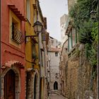 Une autre rue de Roquebrune Cap Martin avec également vue sur le château