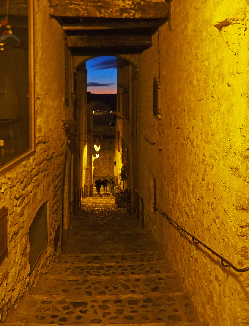 Une autre ruelle de Saint-Paul-de-Vence la nuit