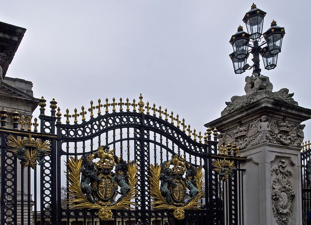 Une autre très belle grille ouvragée du Palais de Buckingham  -- London