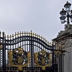 Une autre très belle grille ouvragée du Palais de Buckingham  -- London