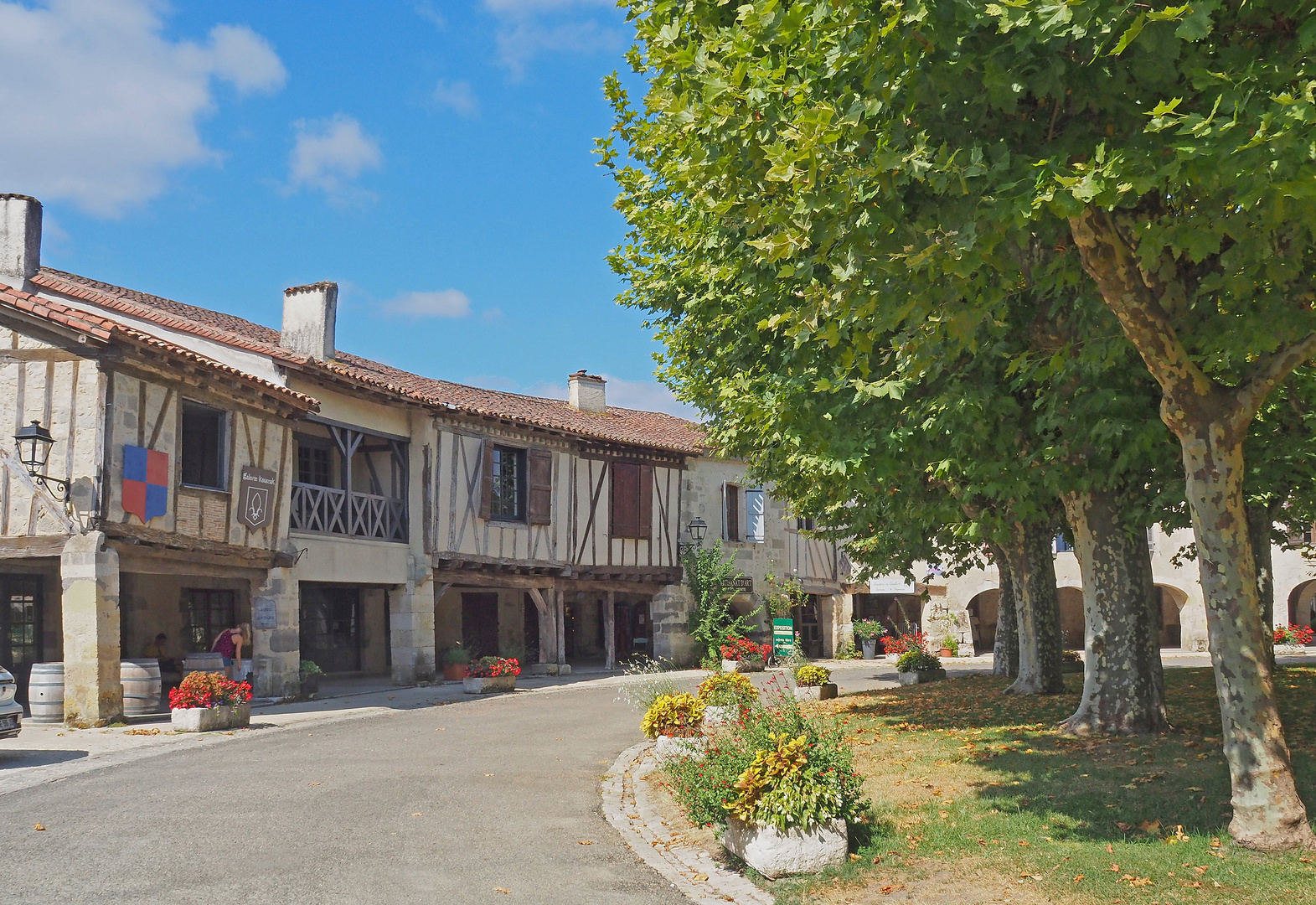 Une autre vue de la bastide ronde de Fourcès