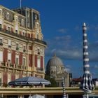 une autre vue de la terrasse du Palais avec l'église orthodoxe  en fond