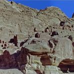 Une autre vue de tombeaux  -- Petra