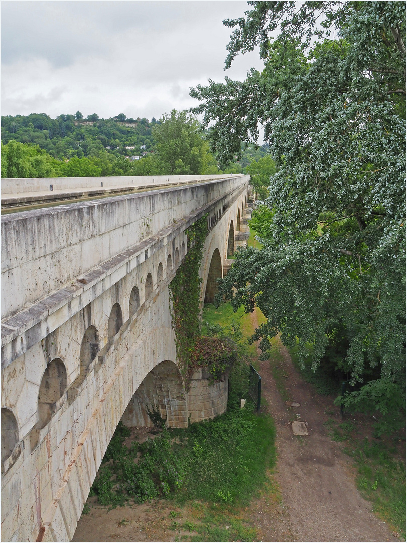 Une autre vue des piles du Pont-Canal d’Agen