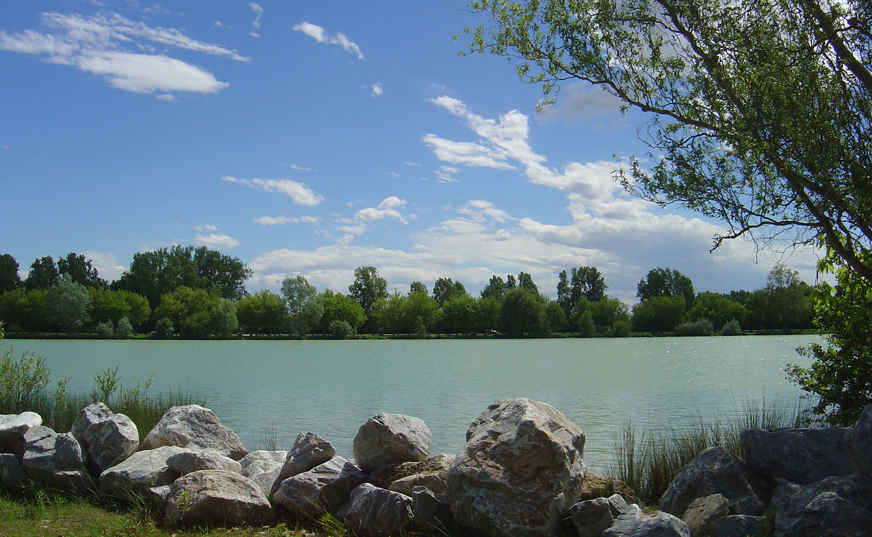 Une autre vue du lac de l’Isle Jourdain (Gers)