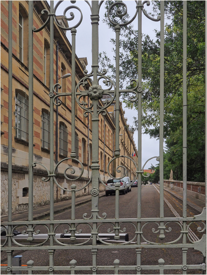 Une autre vue du Lycée Bernard Pallissy