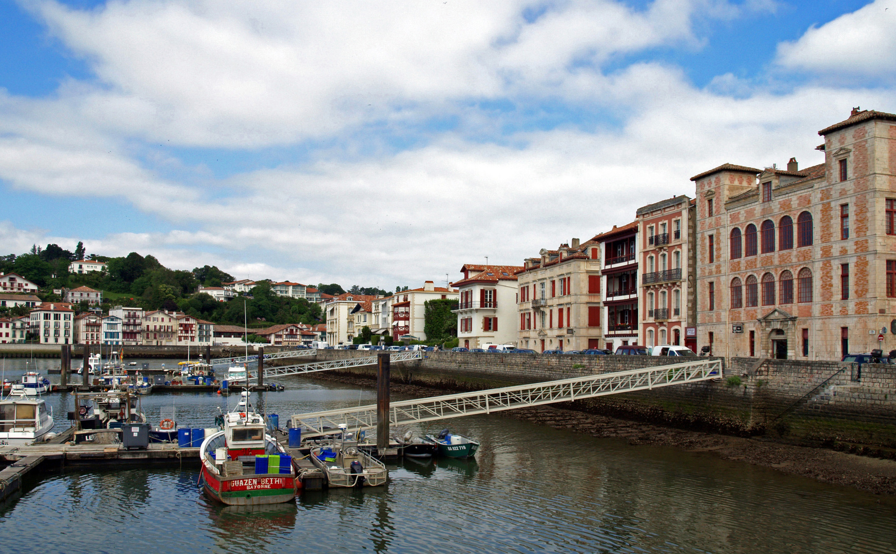 Une autre vue du port - Saint-Jean-de-Luz - Eine andere Sicht des Hafens.