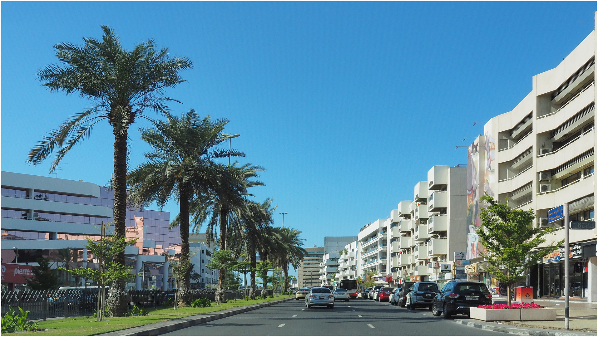 Une avenue lambda de Dubaï