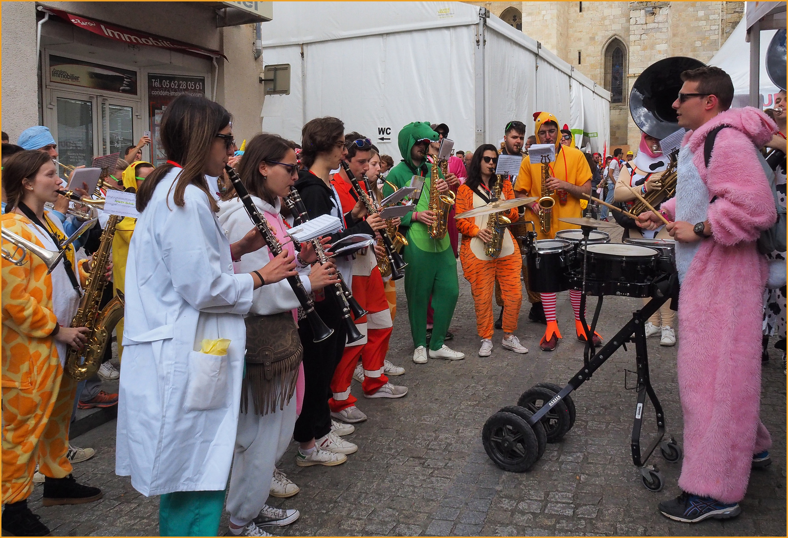 Une banda colorée