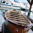 Une barque dans le port de Thonon