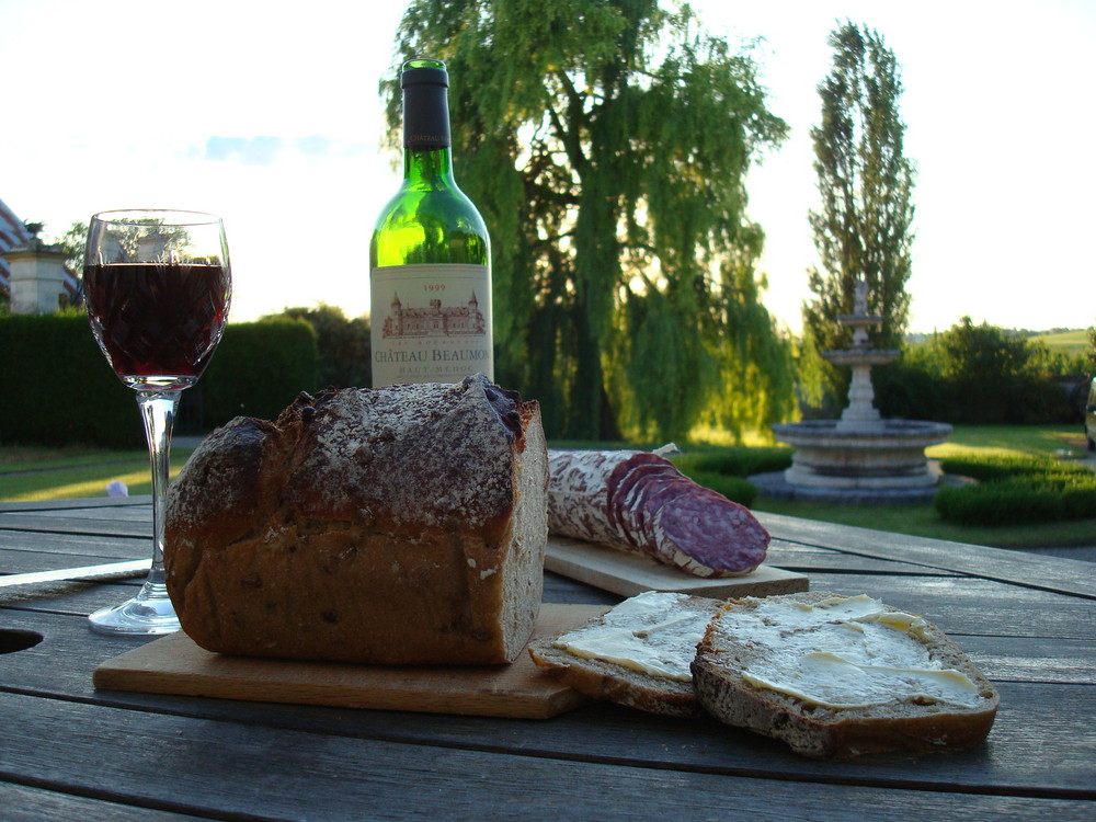 Une bonne tartine de pain de seigle au coucher du soleil Mais quel régal !