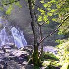 une cascade, un pose lente, un hdr