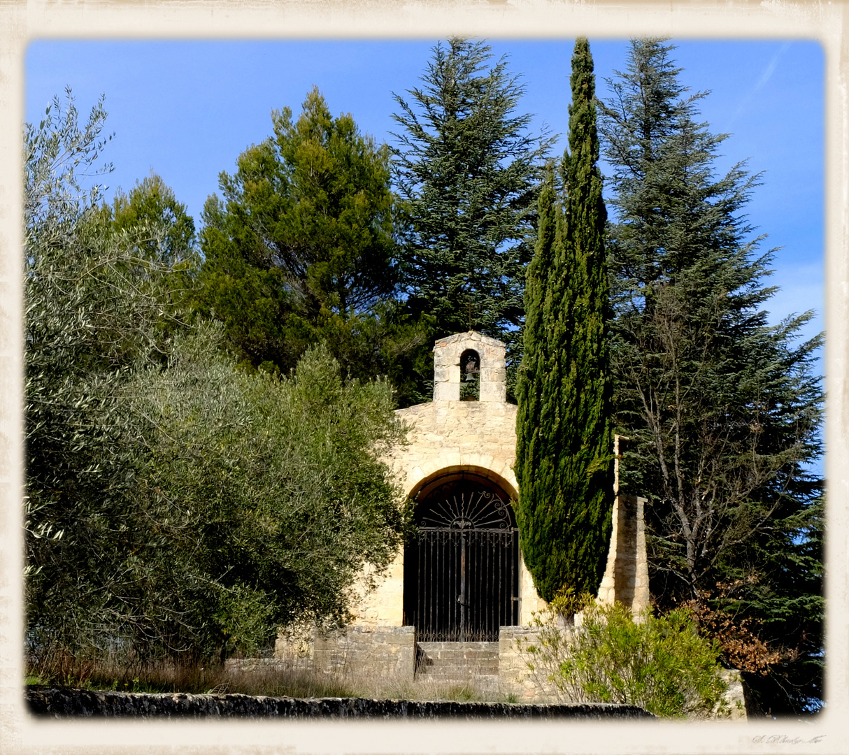 Une chapelle en Luberon