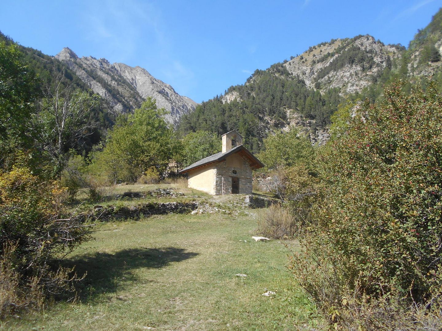 Une chapelle isolée dans les montagnes du Queyras - Exo n° 6 : La Montagne