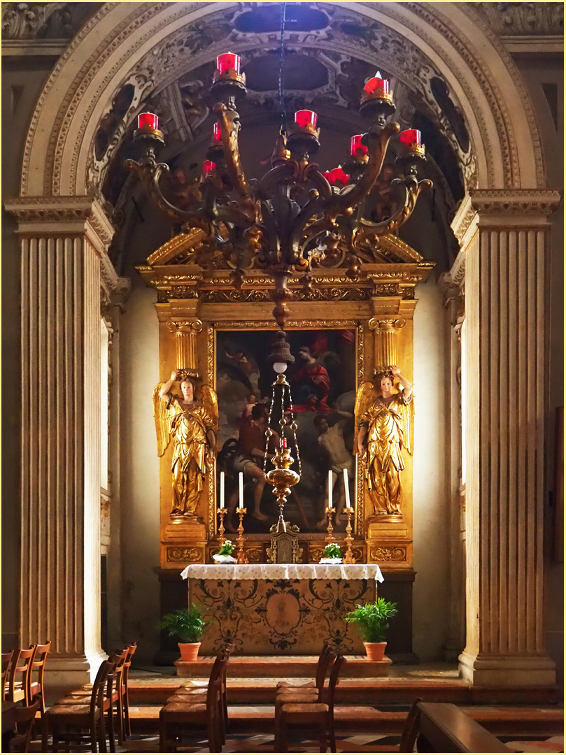 Une chapelle latérale de de la Cathédrale Notre-Dame de l’Annonciation à Salo