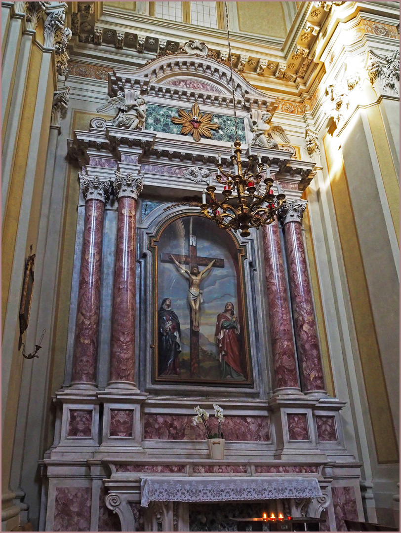 Une chapelle latérale de l’Eglise San Martino Vescovo