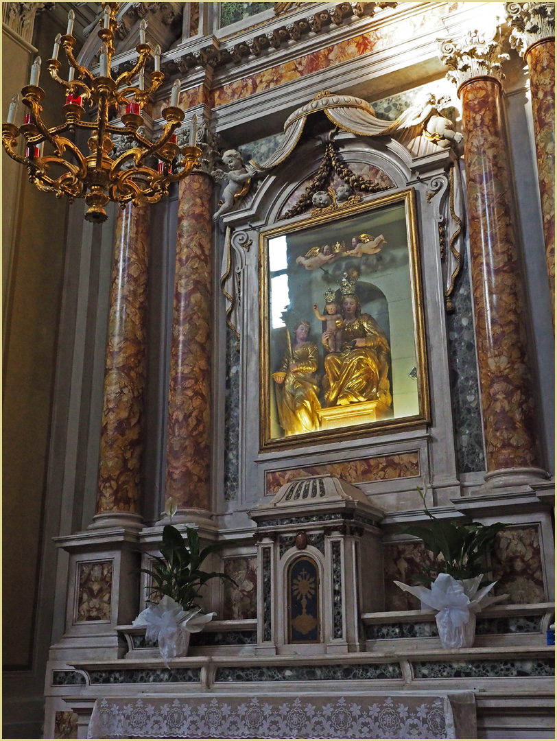 Une chapelle latérale de l’Eglise San Martino Vescovo de Moniga del Garda