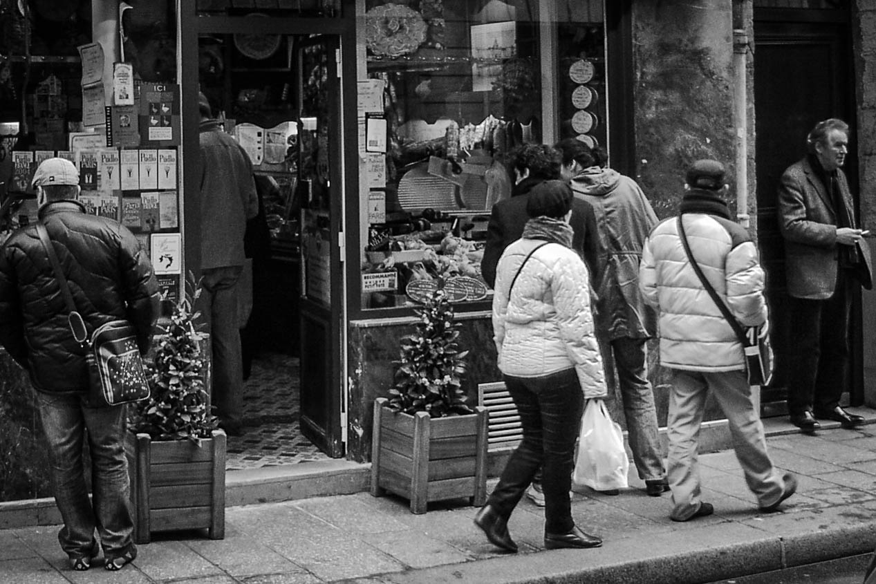 une cigarette/PARIS