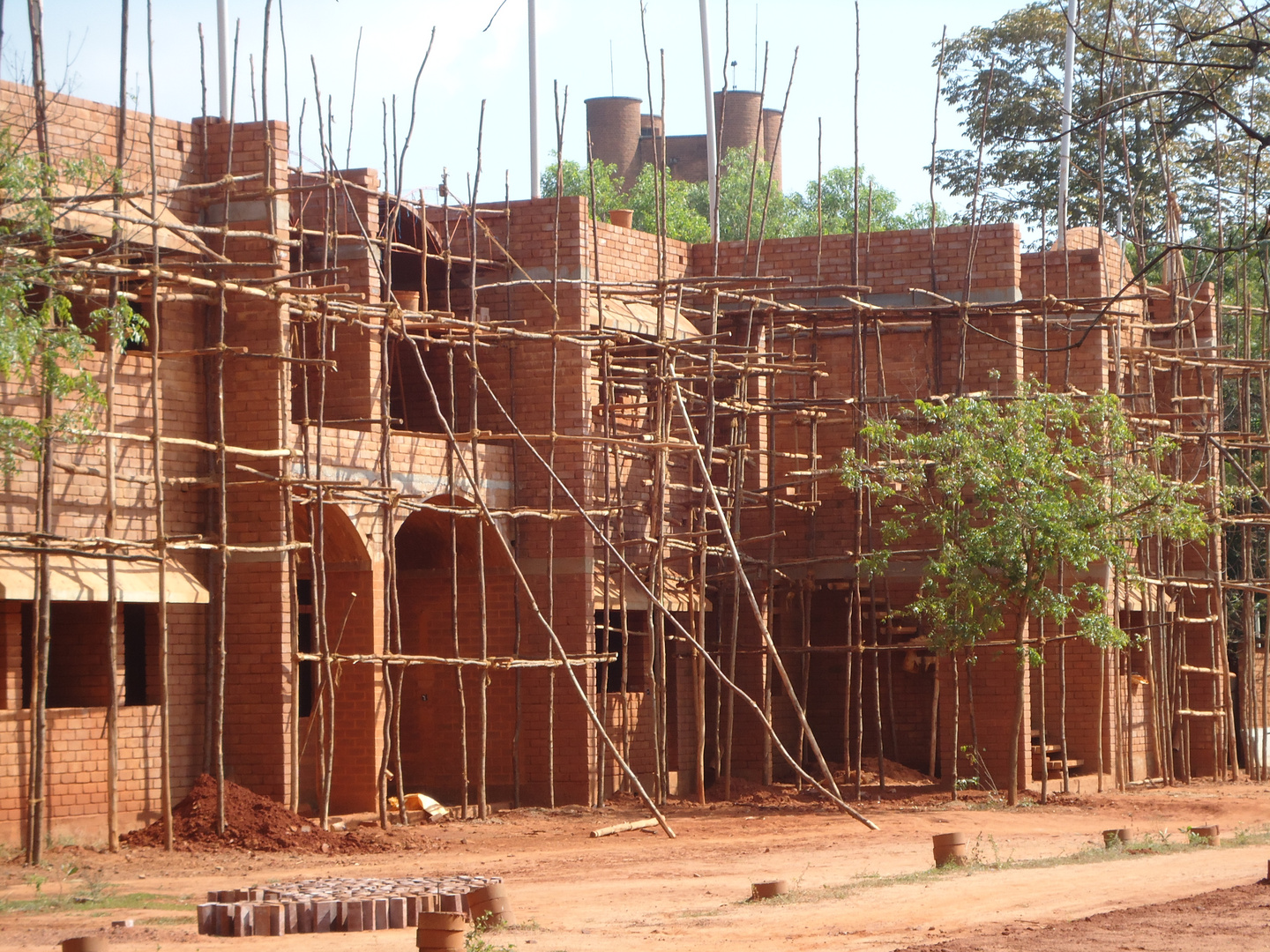 Une construction à Auroville