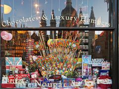 Une dernière vitrine gourmande de Noël  --  Ein letztes weihnachtliches, leckeres Schaufenster