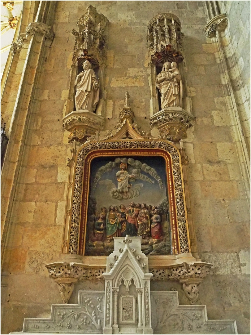 Une des chapelles latérales de la Cathédrale Saint-Pierre