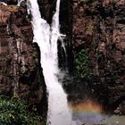 une des chutes d'IGUAZU irisée