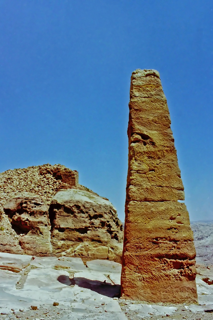 Une des obélisques du Haut-lieu du Sacrifice  --  Petra